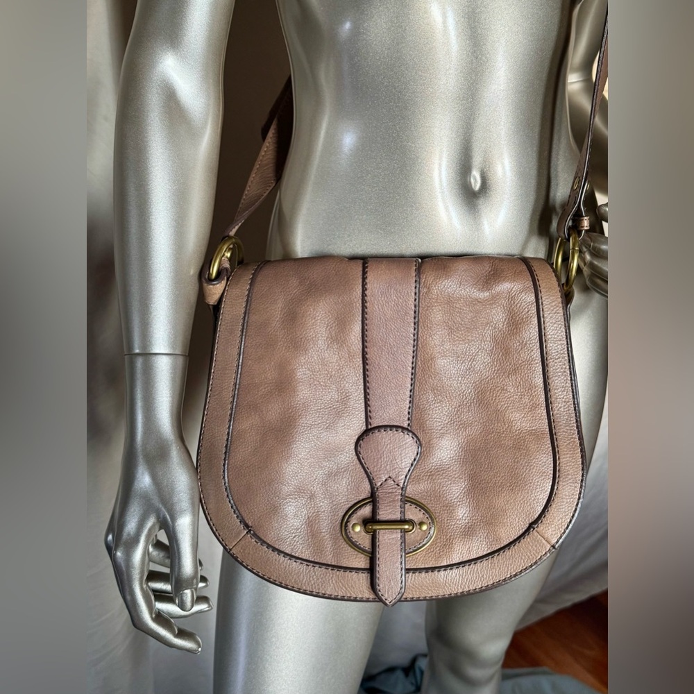 Fossil Cow Hide Leather Saddle Bag Crossbody Purse. Taupe (Greyish Brown)